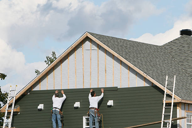 Professional Siding technician working in Medina, TX
